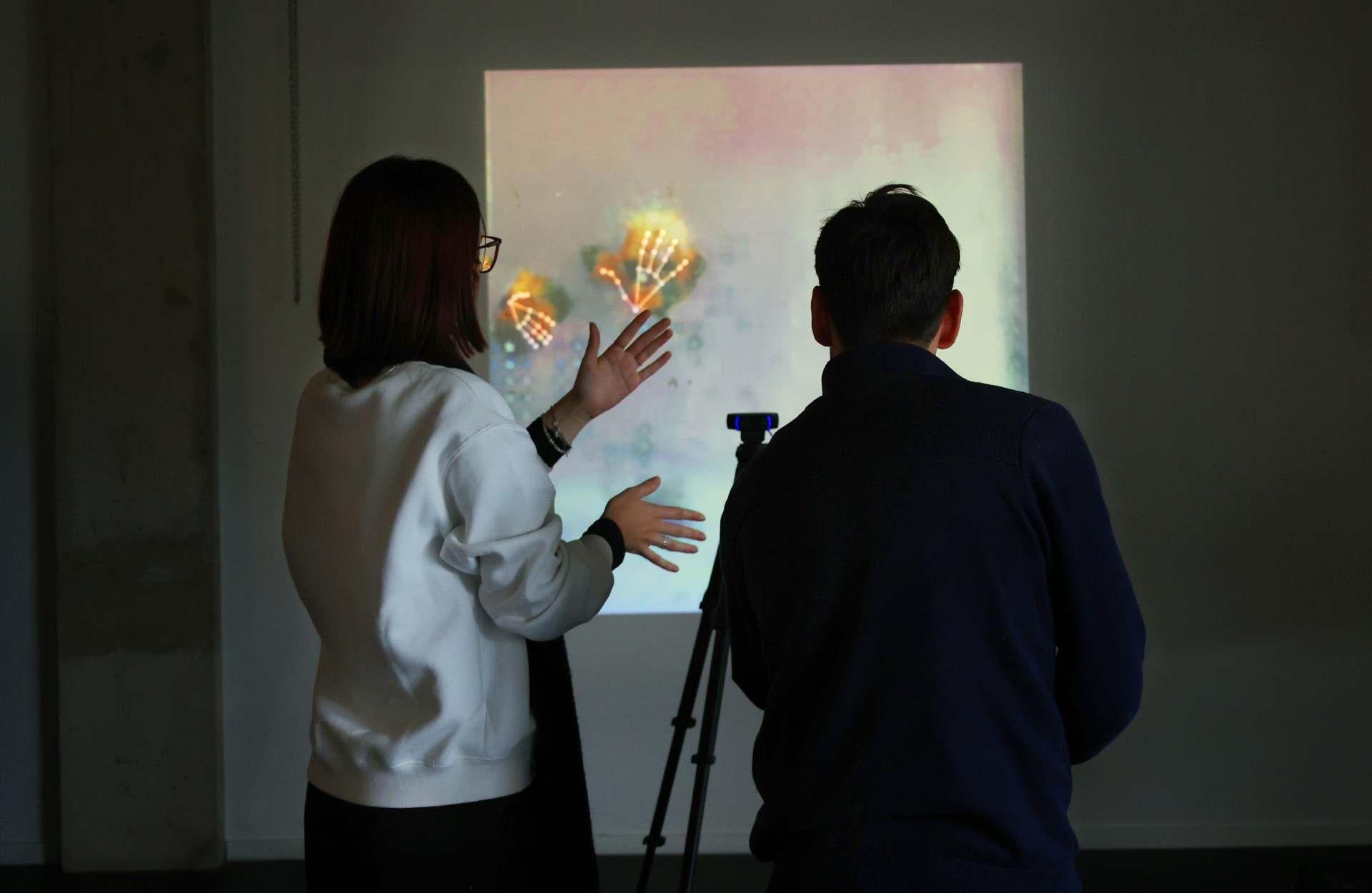 The Algorithmic Gaze, AI in Motion / Nick Horemans and Nore Kerkhofs performing with the AI models, 2025. Photo by Frederik De Bleser. 