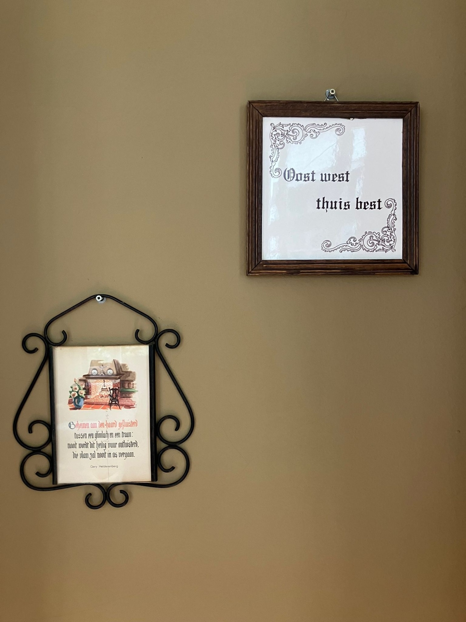 <p>Spreuken aan de muur van de leefzaal in woonzorgcentrum Lozanahof, 2024, foto door Lies Vandeburie.</p>