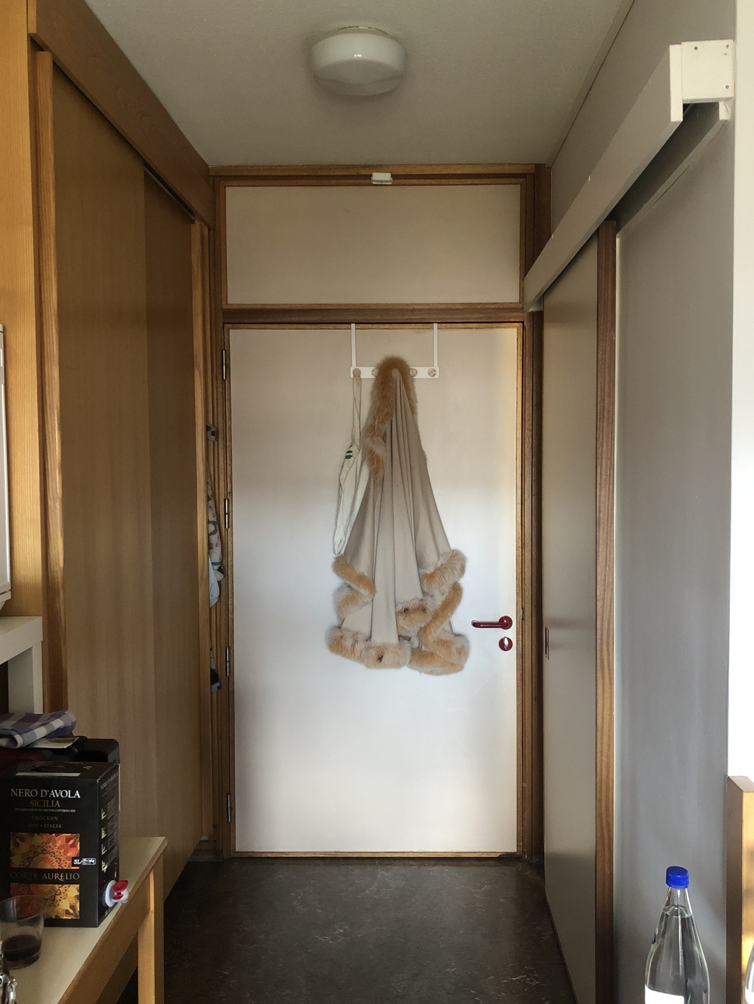 <p>Een detail van een kamer in woonzorgcentrum Lozanahof, 2024, foto door Lies Vandeburie.</p>